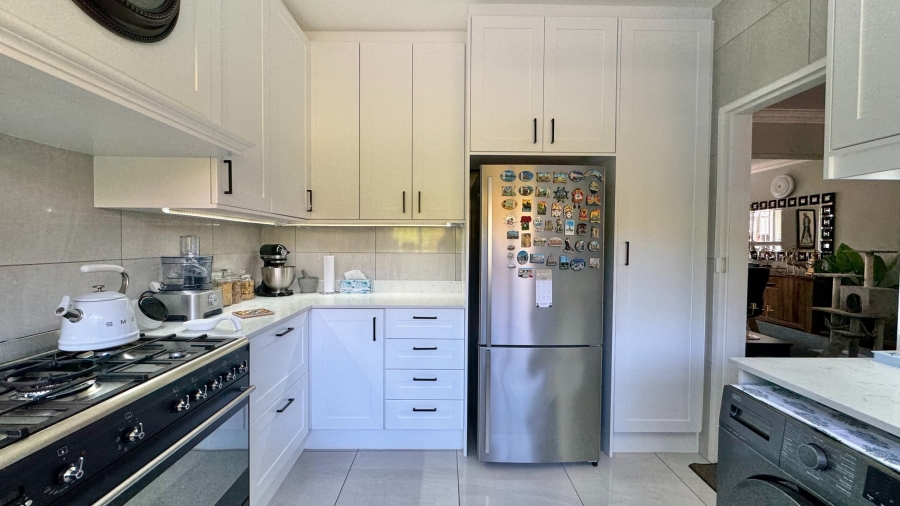 3 Bedroom Property for Sale in Roundhay Western Cape